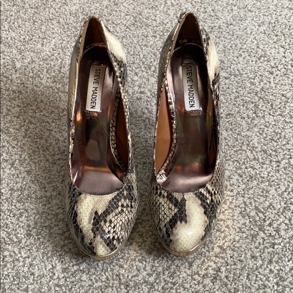 Steve Madden snakeskin platform heels - Picture 2 of 4